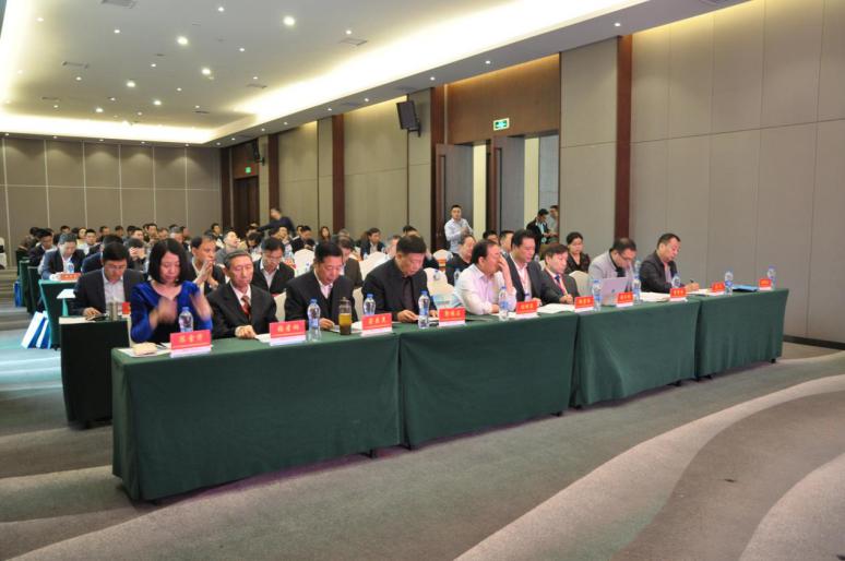 全省设备管理创新发展峰会暨先进表彰大会在郑州成功召开